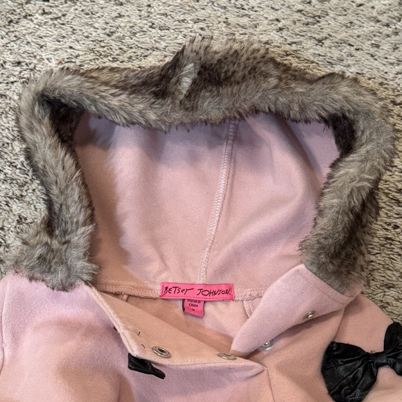Betsey Johnson Pink Hooded Cape Coat Faux Fur Trim Pom Pom Hem Black Bow Girls 6 - Picture 11 of 11